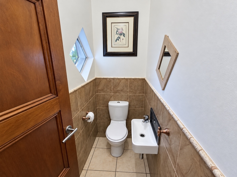 5 Bedroom Property for Sale in Kingswood Golf Estate Western Cape